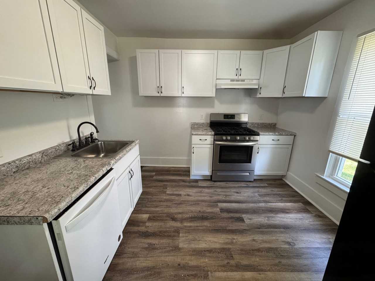 1533 24th Ave - Photo 3 of 13