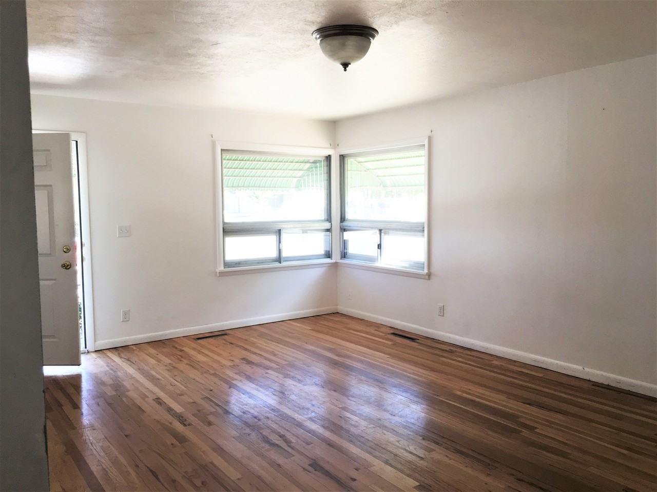 304 East 39th Street - Photo 2 of 14