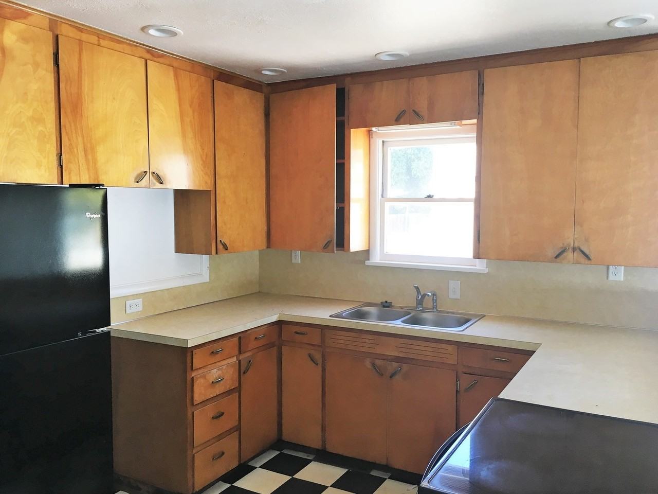 304 East 39th Street - Photo 3 of 14