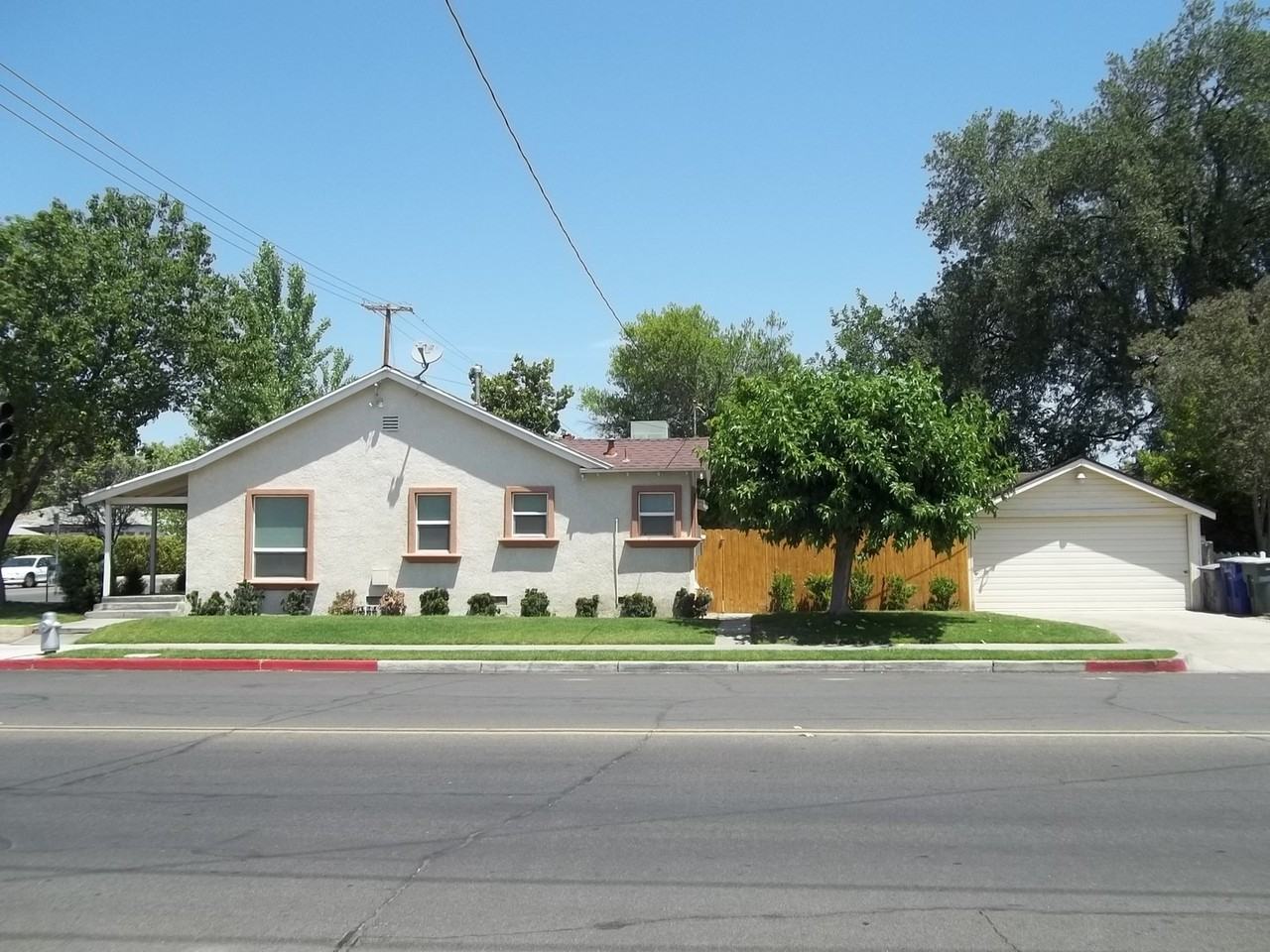 2004 N Palm Ave - Photo 2 of 9