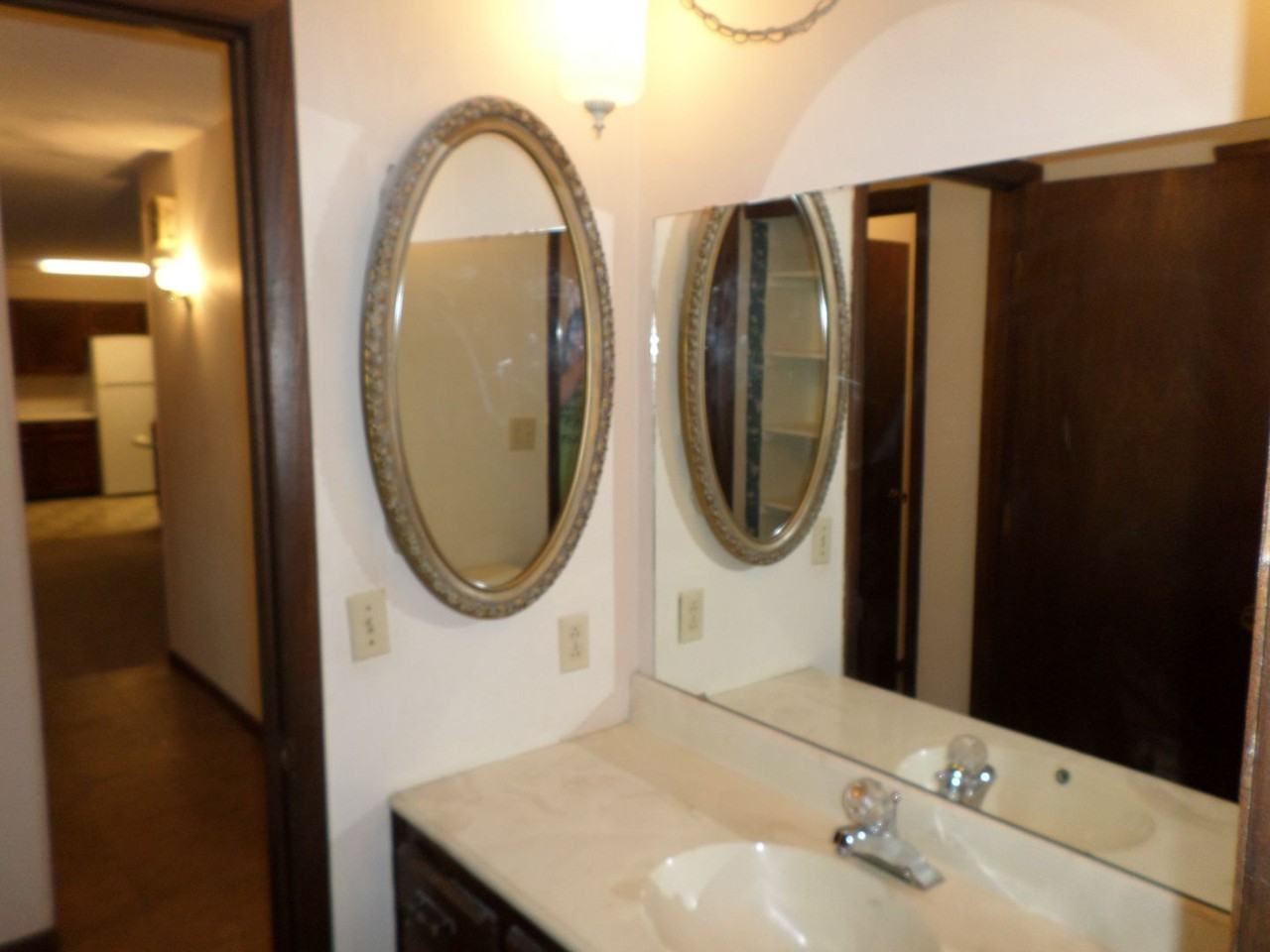 2211 Browning Ave - Photo 3 of 20