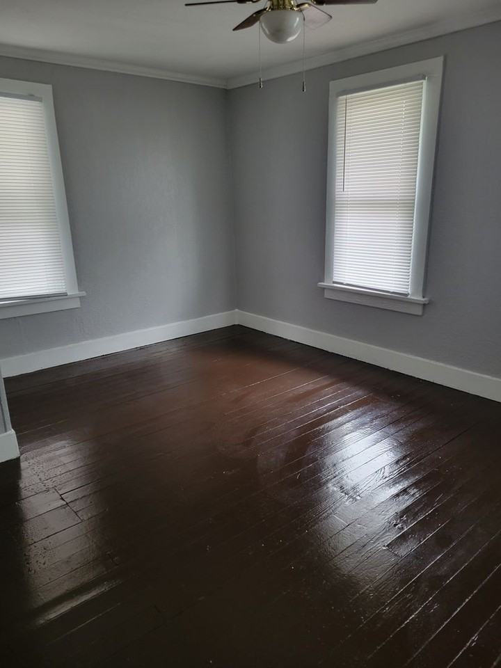 1211 Burgess St - Photo 3 of 7