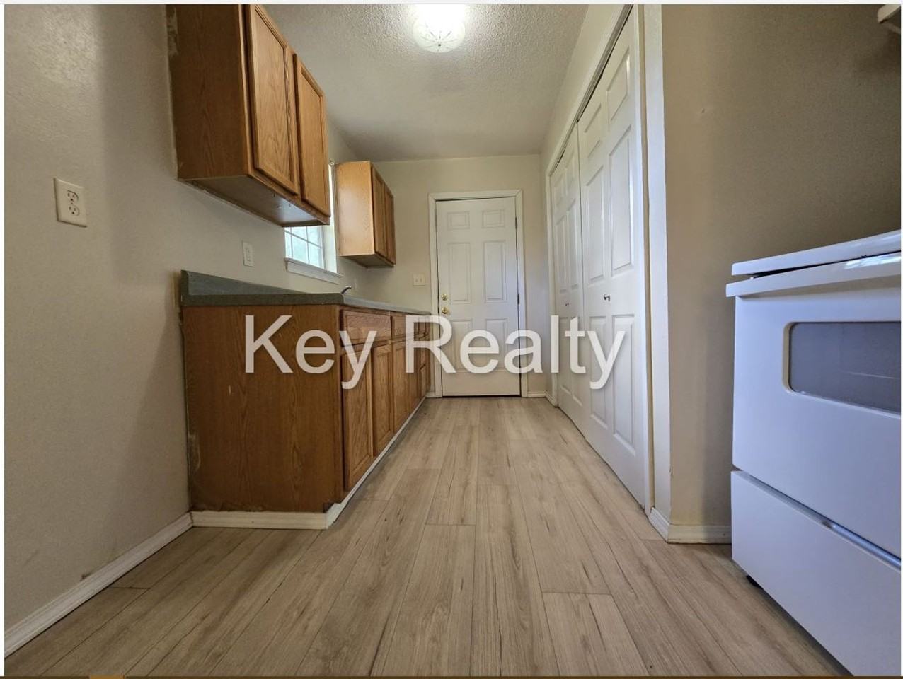 3801 Palace Ct - Photo 3 of 8