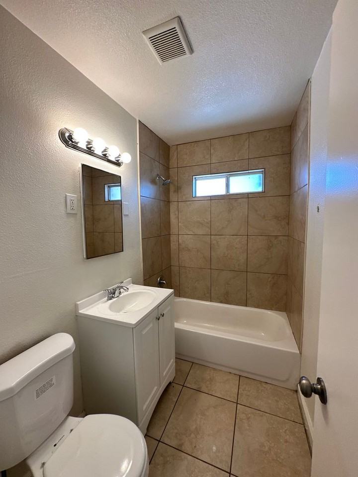 1110 Griffith Way - Photo 6 of 7