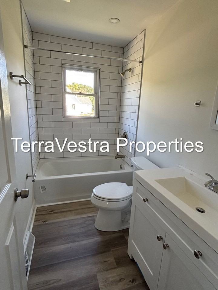 2406 Memorial Ave - Photo 3 of 10