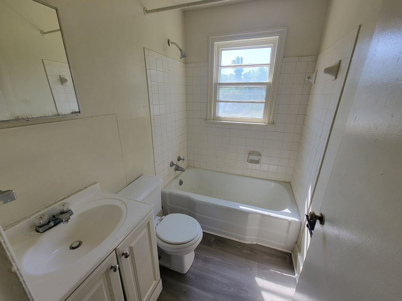 4006 Wooddale Ln - Photo 2 of 6