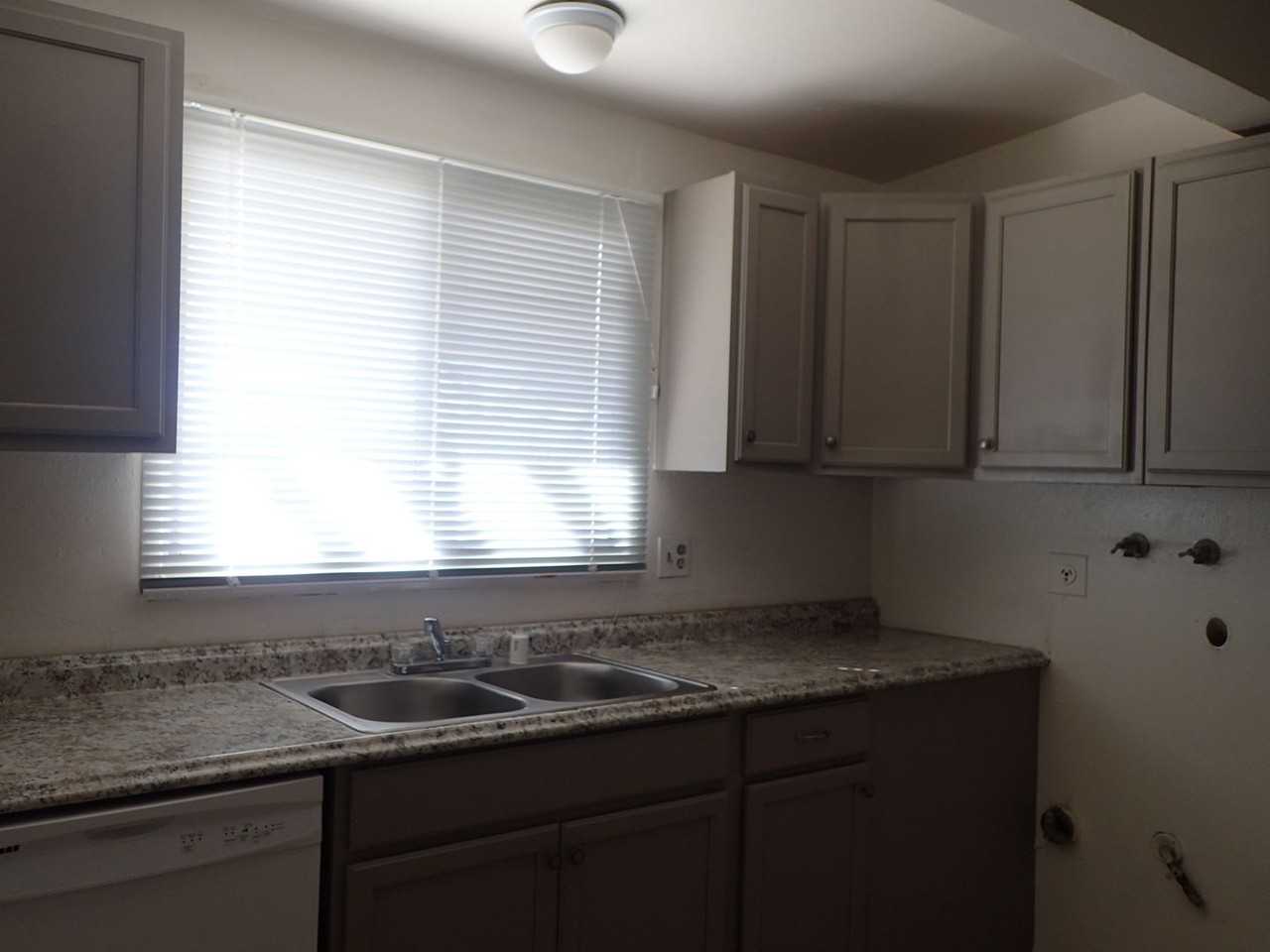 229 Kasmir St - Photo 3 of 9
