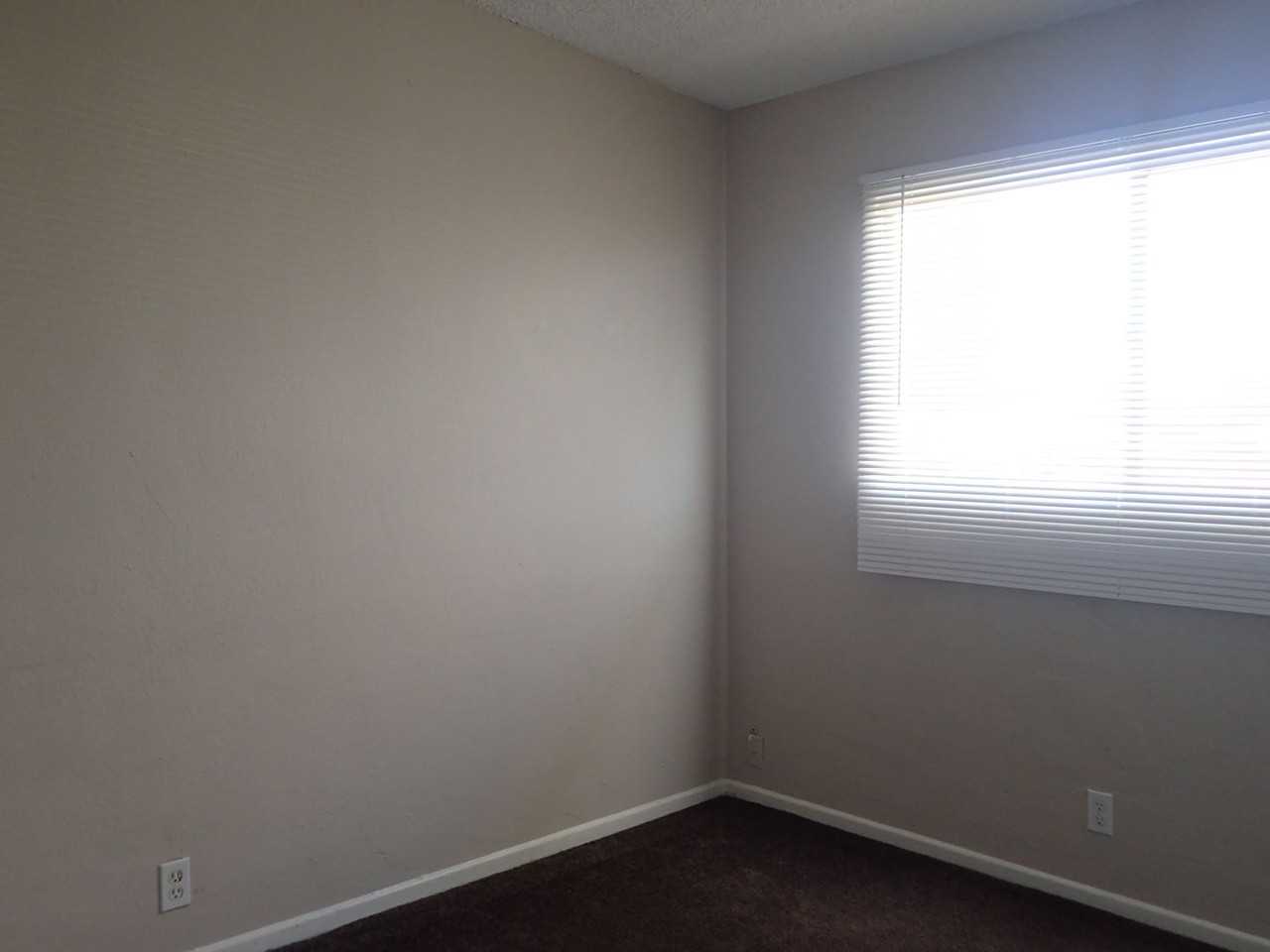 229 Kasmir St - Photo 6 of 9