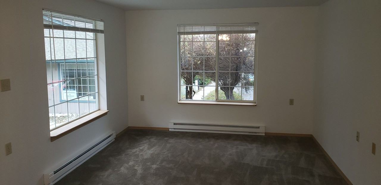 360 Carter Ave #4 - Photo 2 of 7