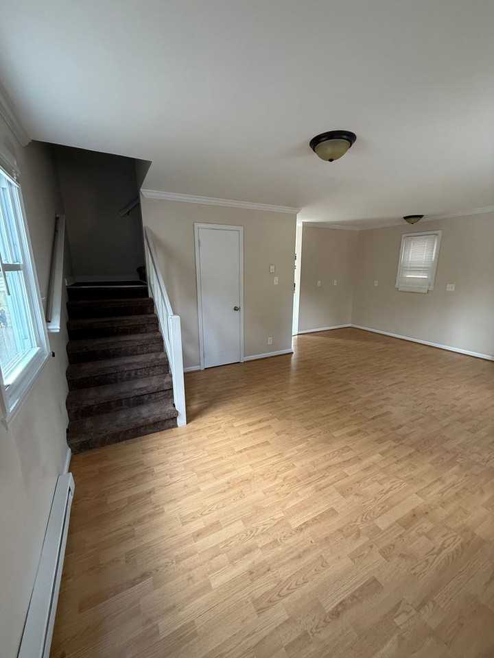 325 Liberty St - Photo 2 of 17