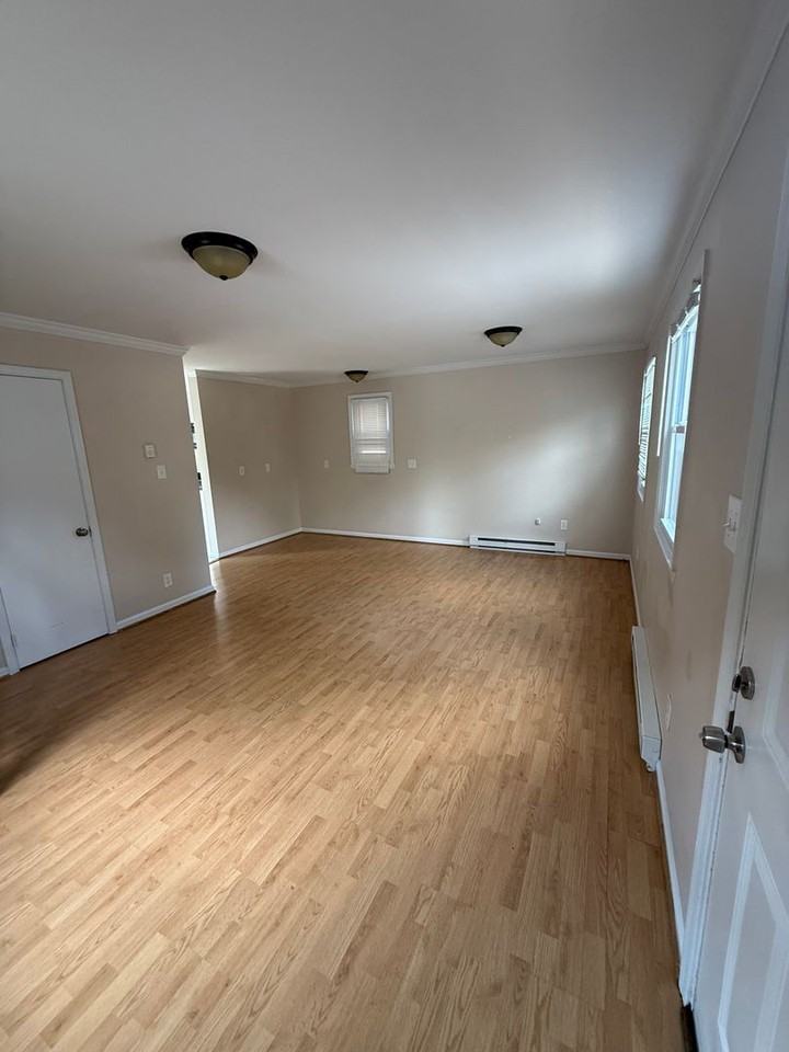 325 Liberty St - Photo 3 of 17