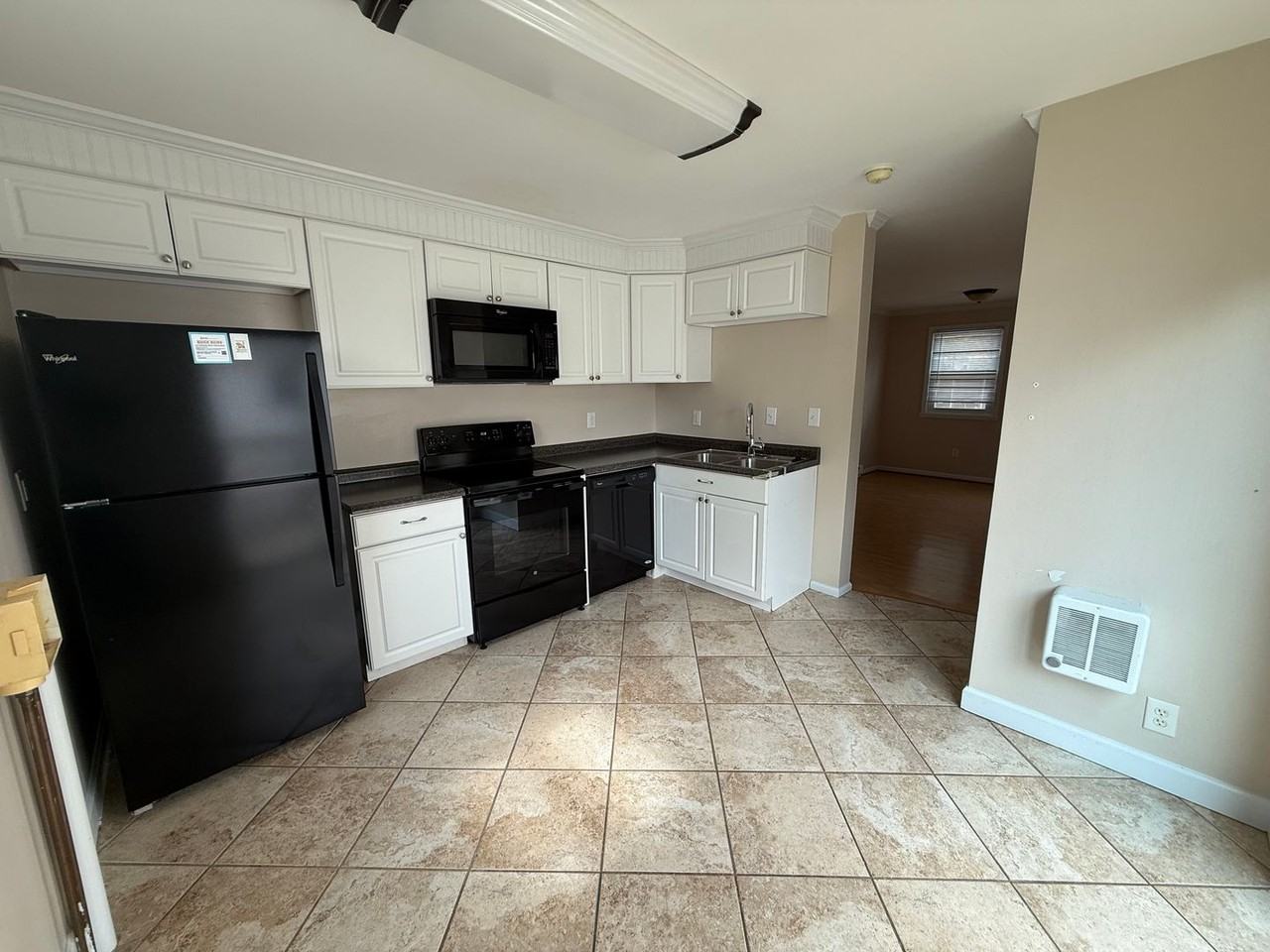325 Liberty St - Photo 6 of 17