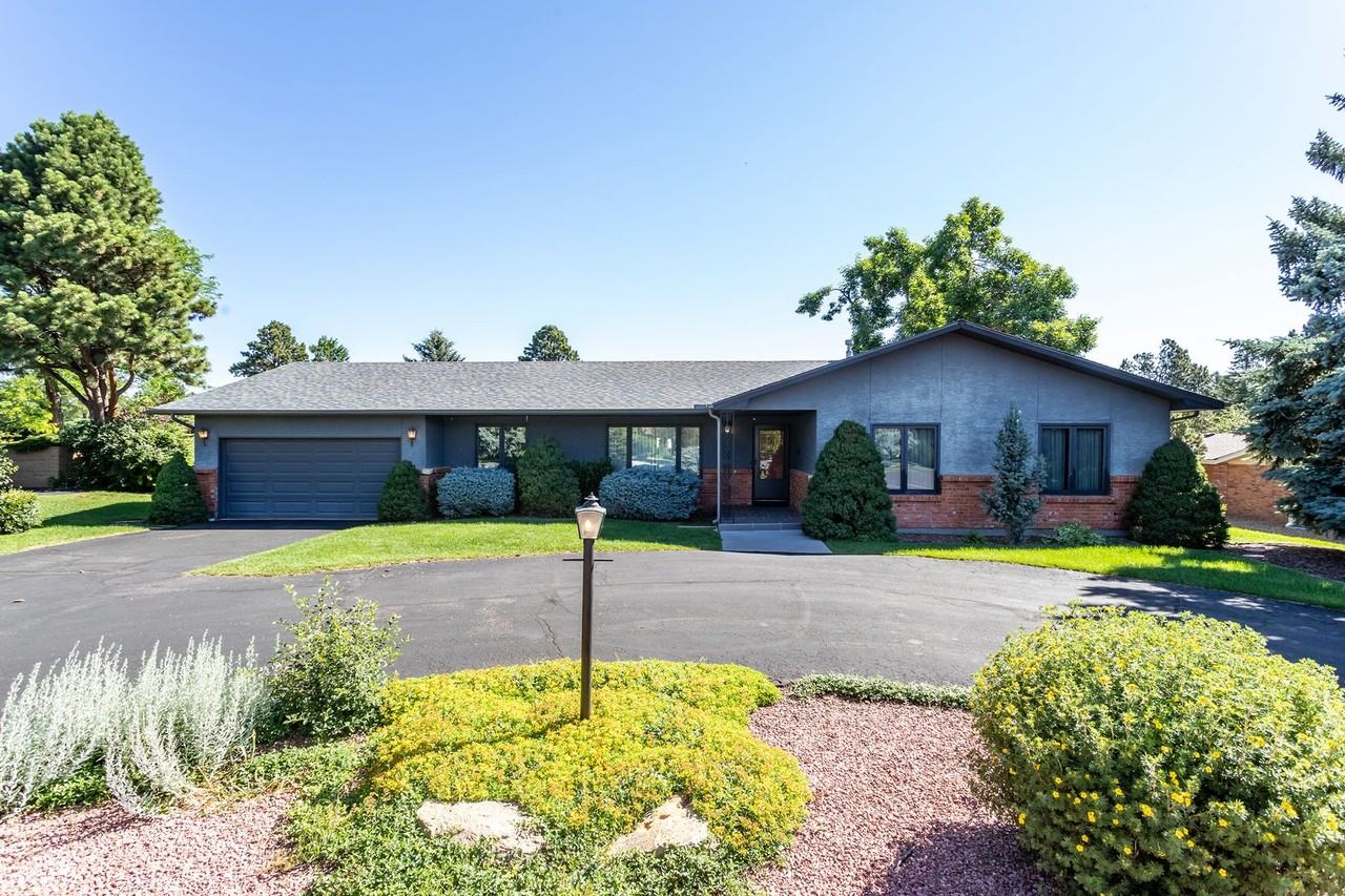 2230 Hill Cir - Photo 2 of 45