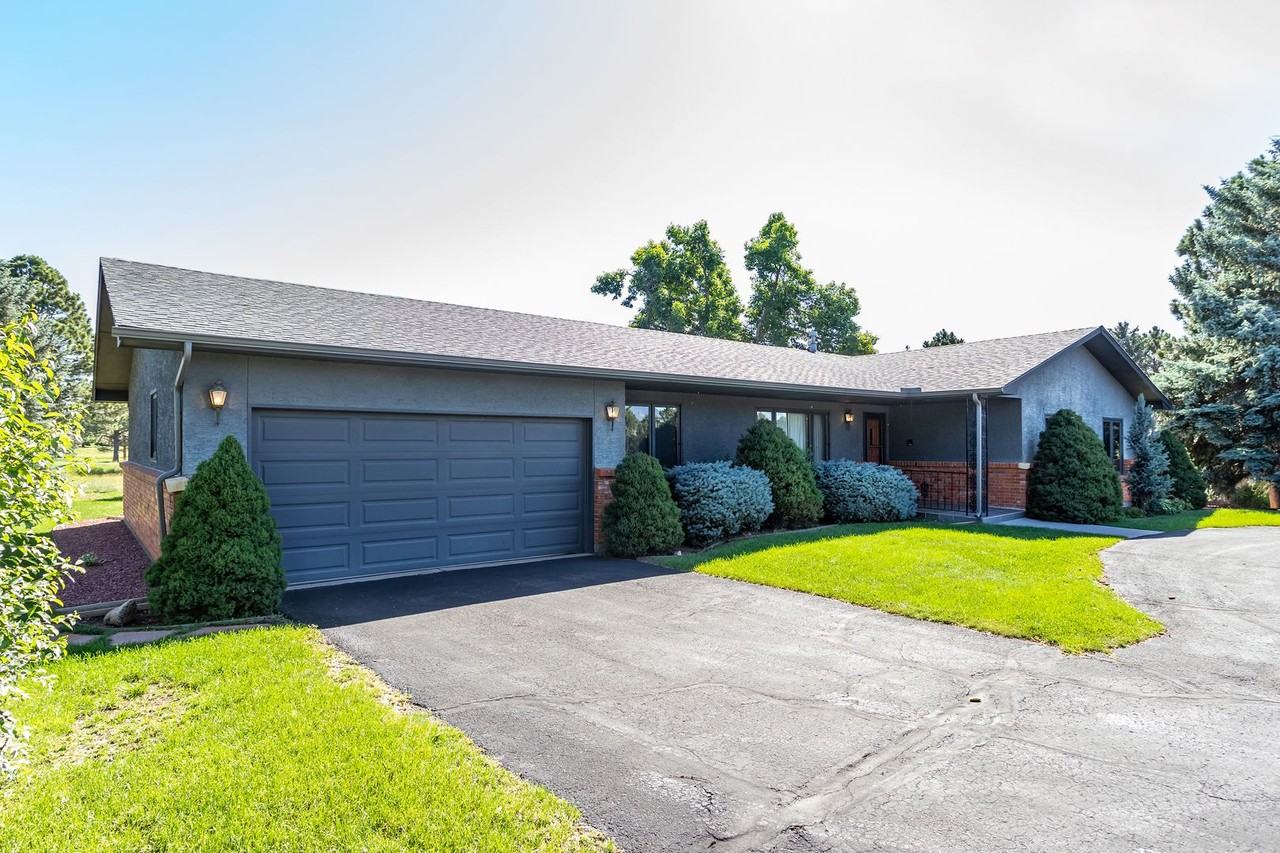 2230 Hill Cir - Photo 3 of 45