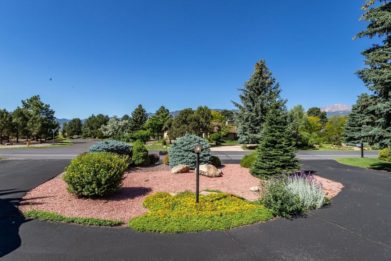 2230 Hill Cir - Photo 4 of 45