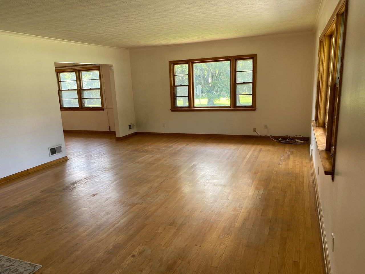 840 Highland Dr - Photo 2 of 33