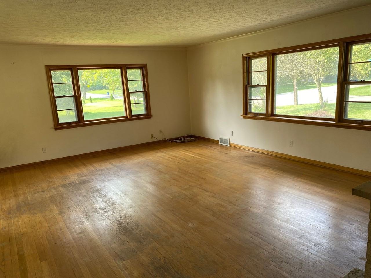 840 Highland Dr - Photo 3 of 33