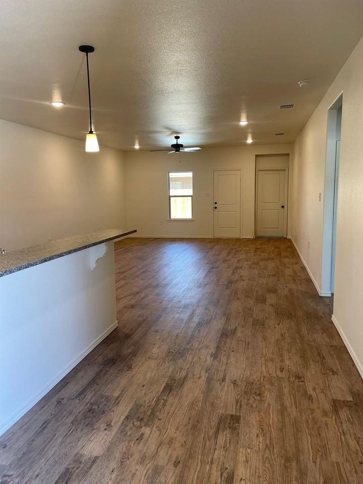 5536 Kemper St - Photo 5 of 15