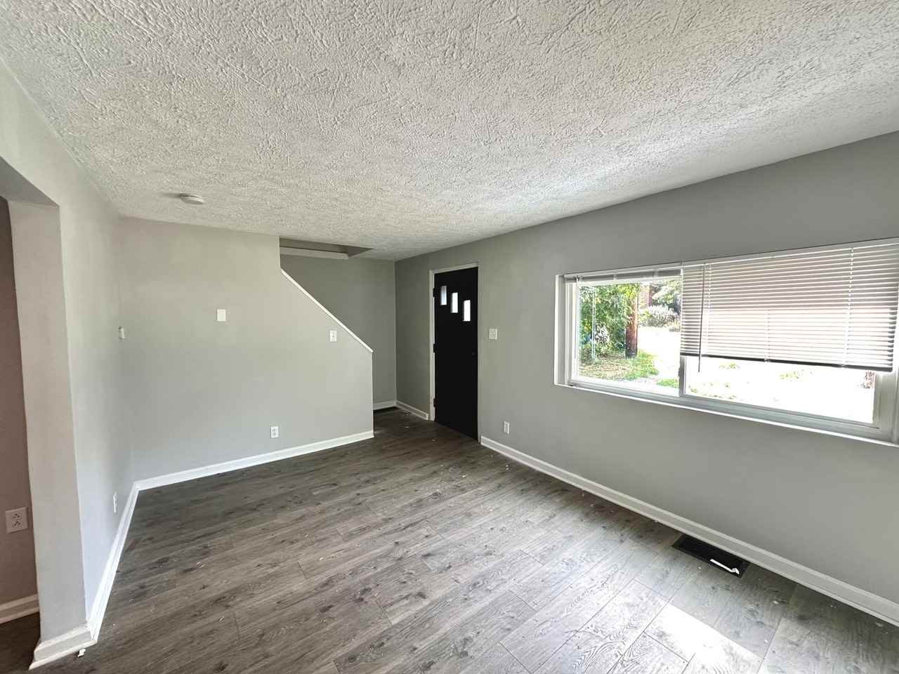 1550 Banfield Street - Photo 3 of 15