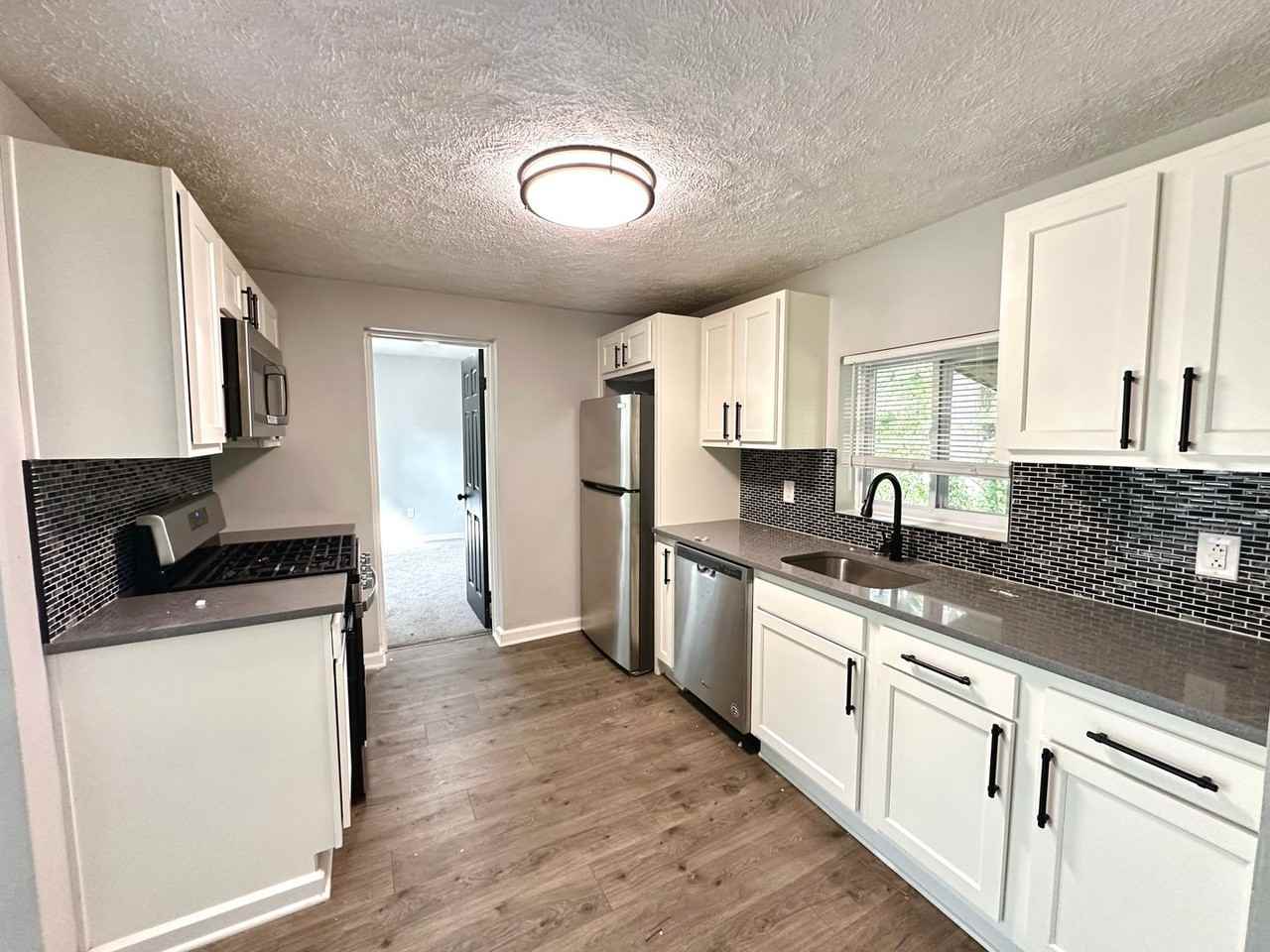 1550 Banfield Street - Photo 4 of 15