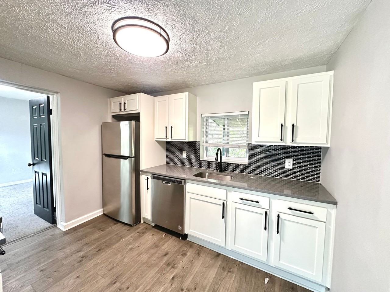 1550 Banfield Street - Photo 5 of 15