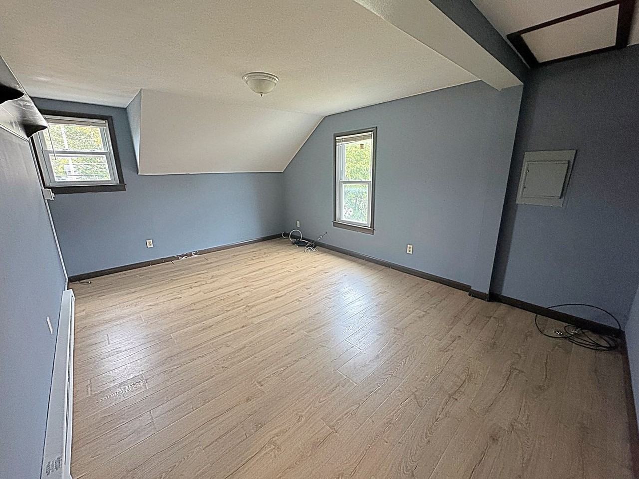 404 Hartwell Ave - Photo 2 of 5