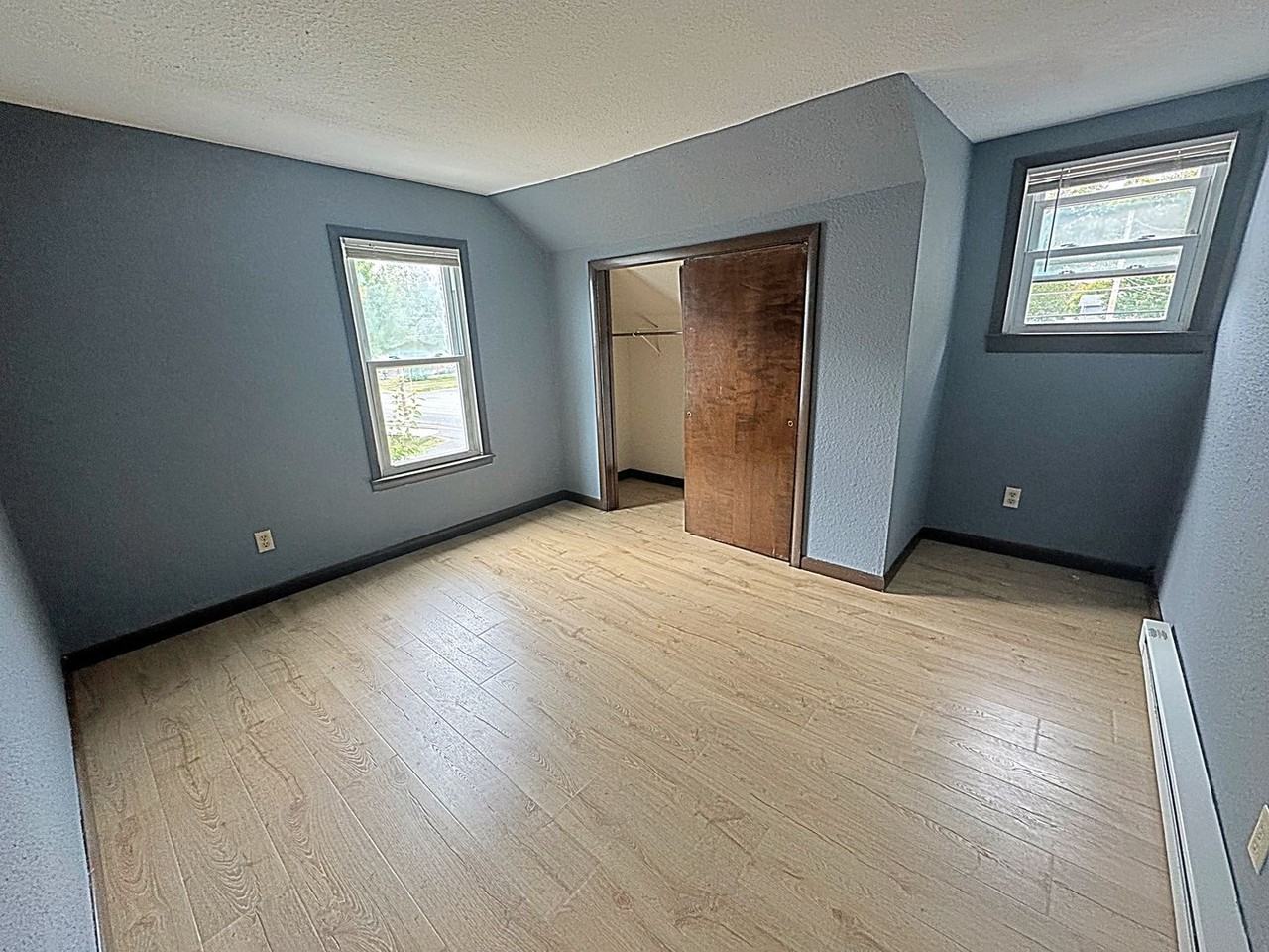 404 Hartwell Ave - Photo 3 of 5