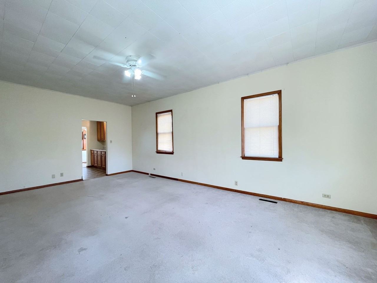 1102 E 6th Ave - Photo 2 of 16