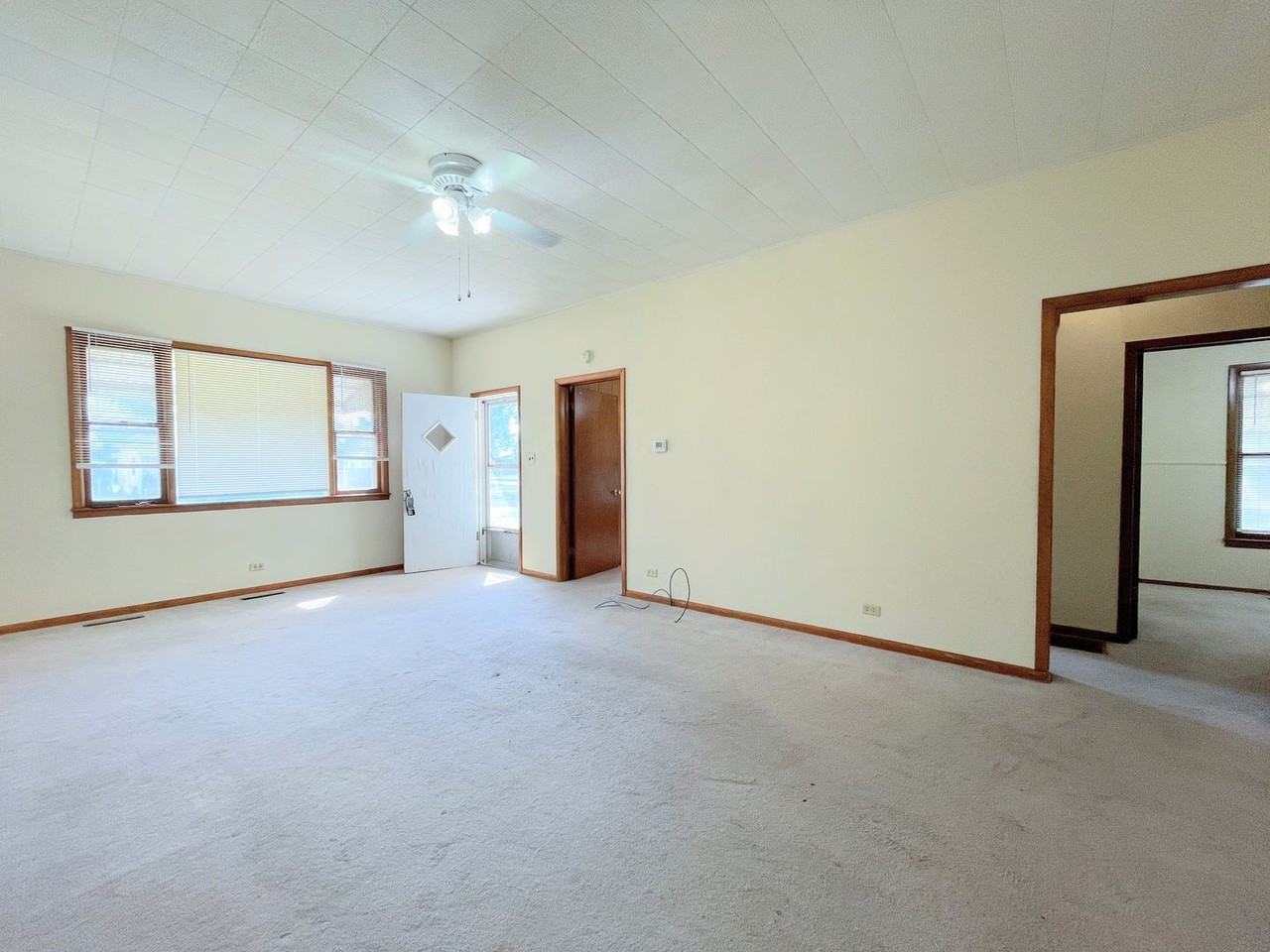 1102 E 6th Ave - Photo 3 of 16