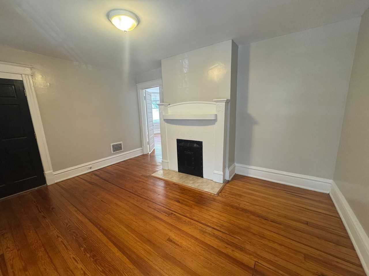 306 306 N. PERSON ST - 308 1/2 - Photo 2 of 16