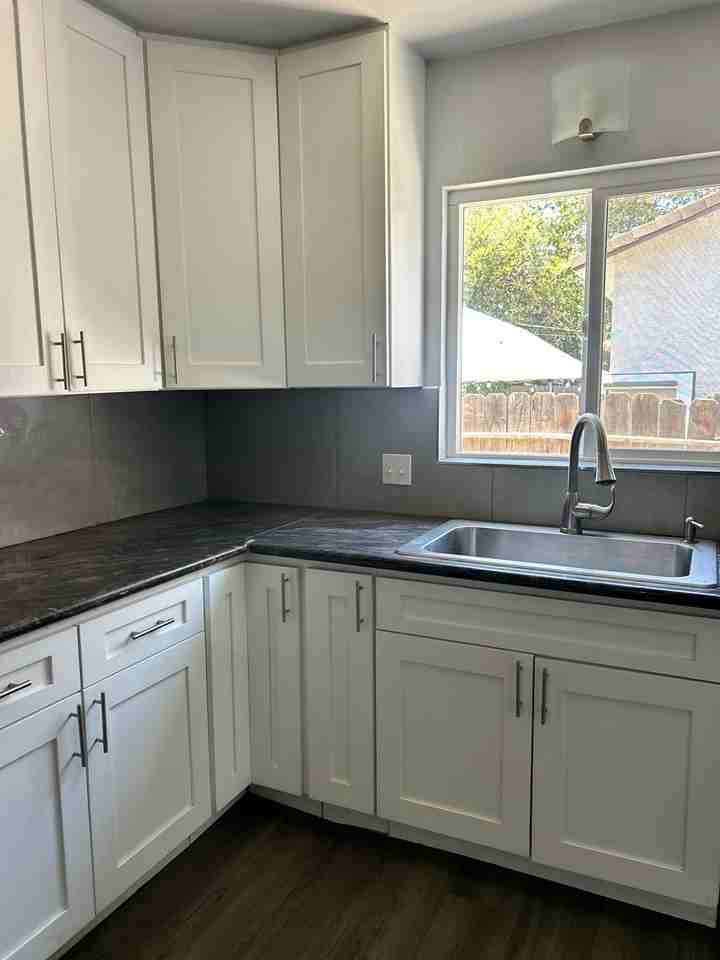 2021 W Houston Ave - Photo 2 of 20