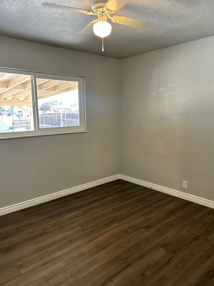 2021 W Houston Ave - Photo 3 of 20