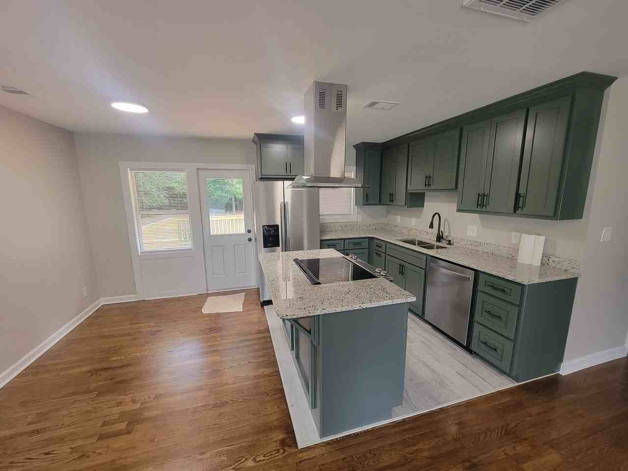 322 N Hicks St - Photo 6 of 26