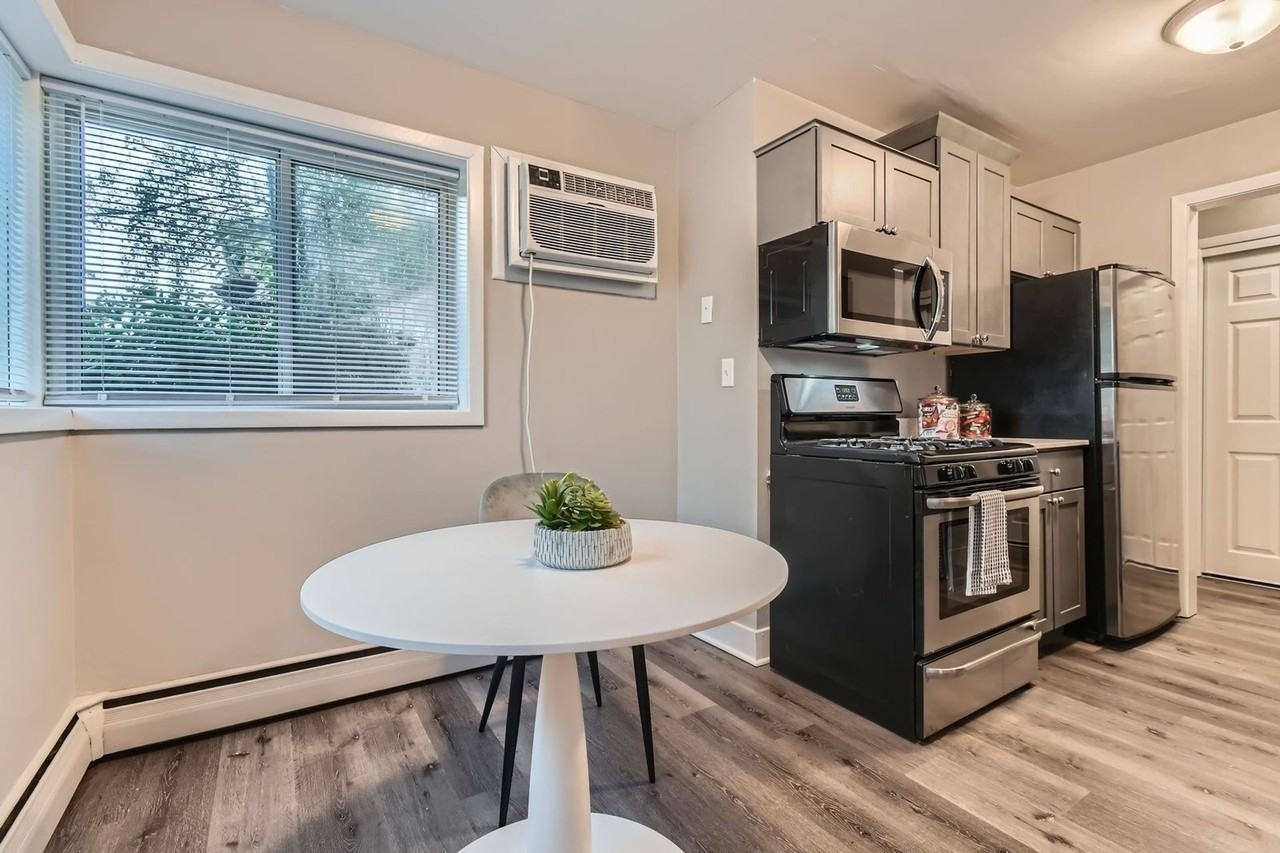 The Avenue 401 - Photo 7 of 13