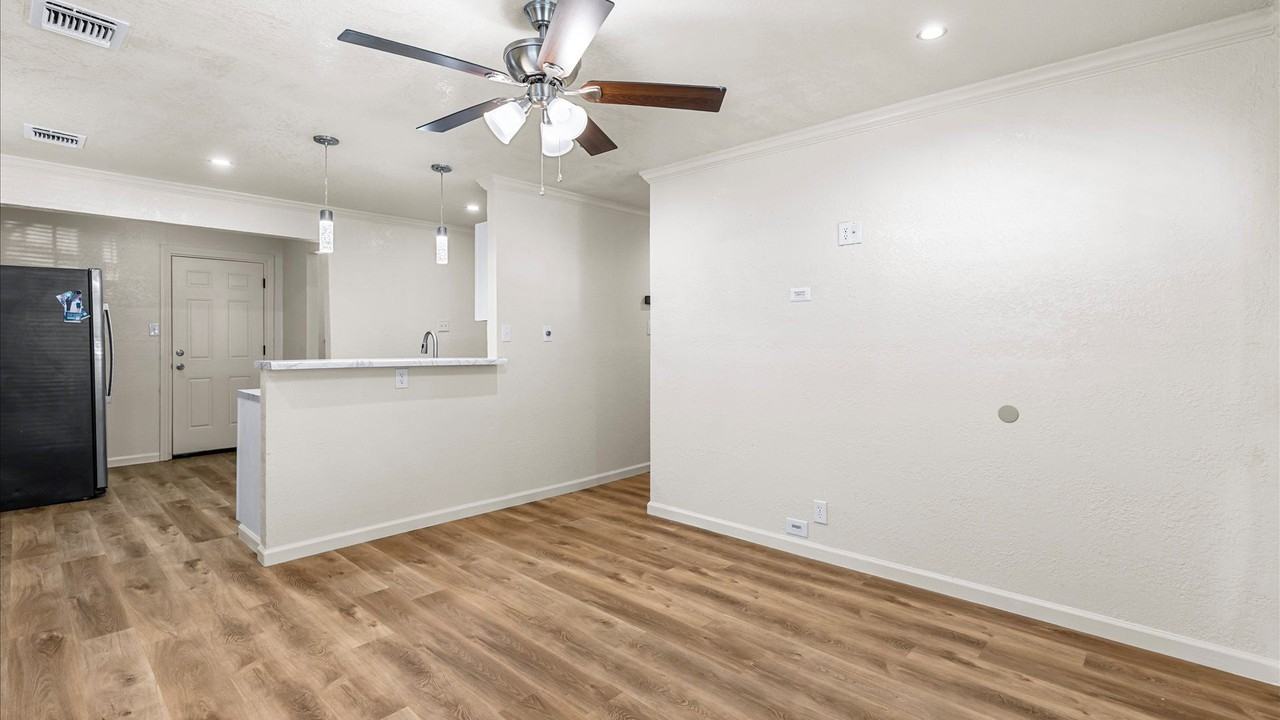 338 N San Horacio Ave - Photo 3 of 14