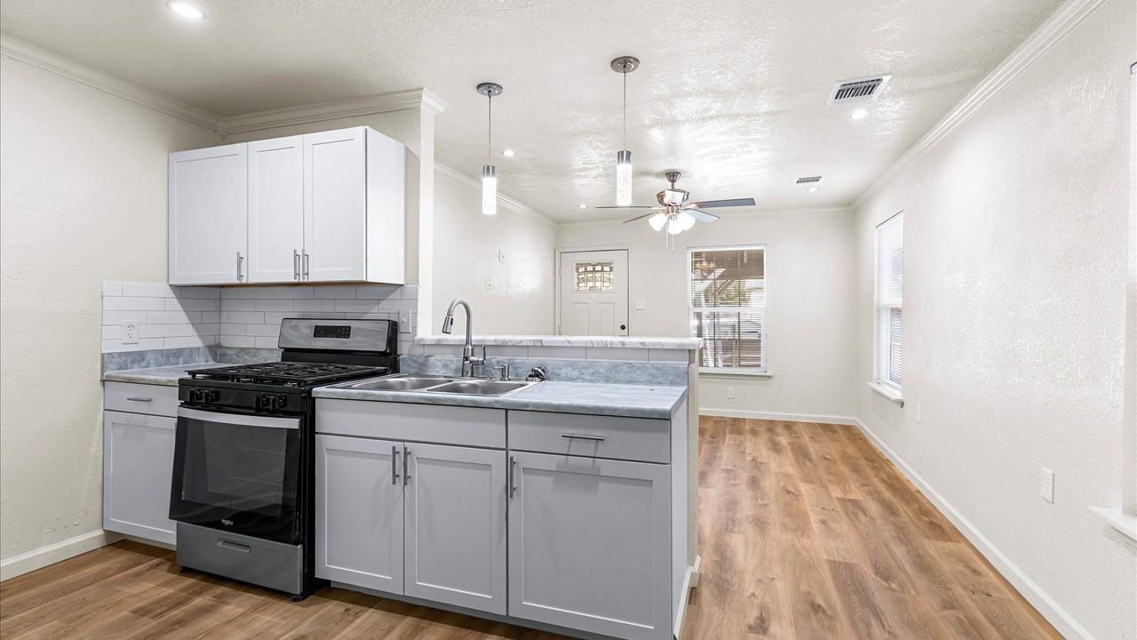 338 N San Horacio Ave - Photo 4 of 14