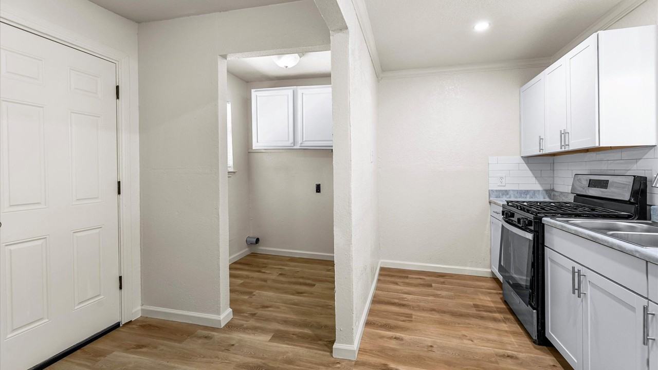 338 N San Horacio Ave - Photo 5 of 14