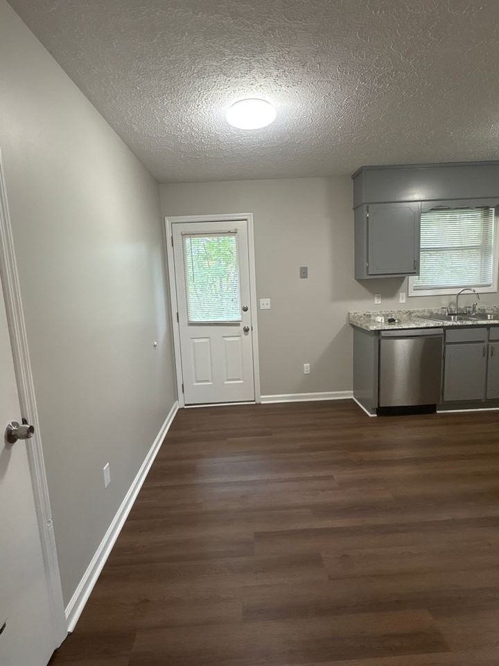 510 E Main St - Photo 5 of 15