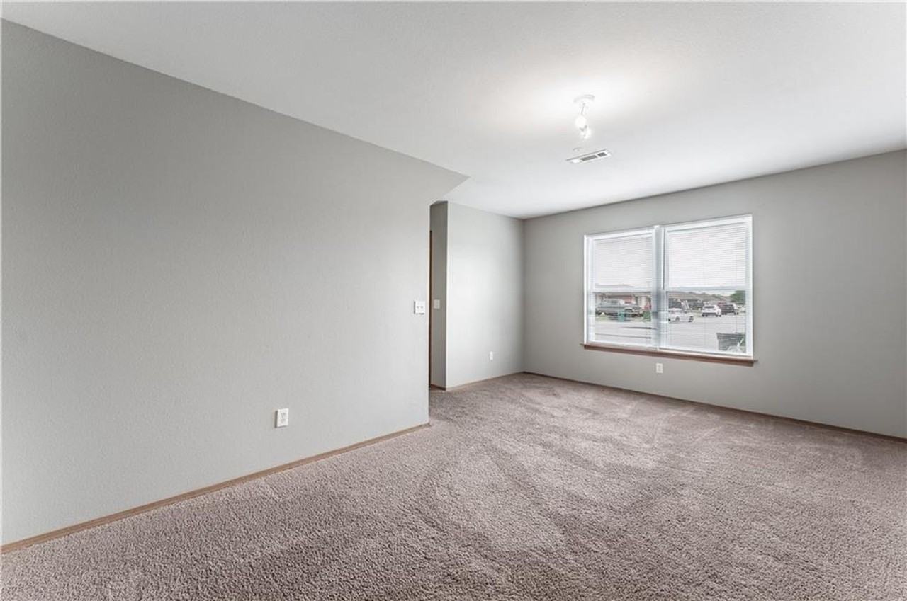 3003 S E St - Photo 2 of 23