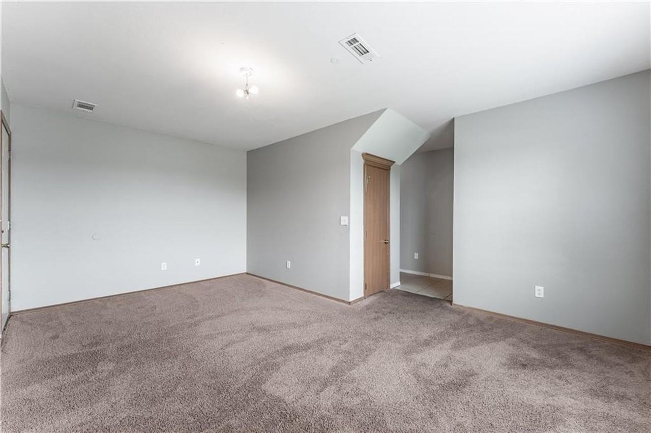 3003 S E St - Photo 3 of 23