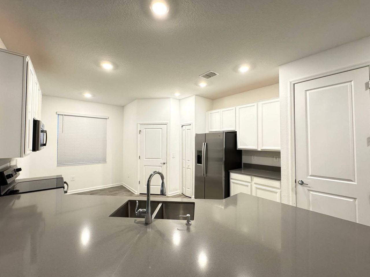 1147 Pomelo St - Photo 7 of 31