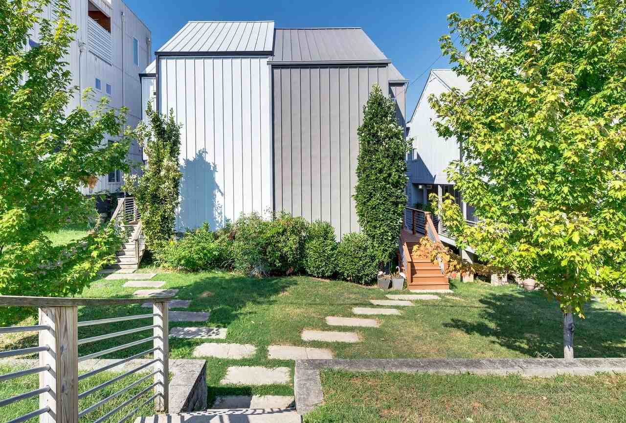 423 35th Ave N - Photo 2 of 46