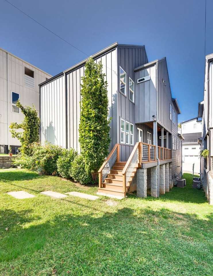 423 35th Ave N - Photo 3 of 46