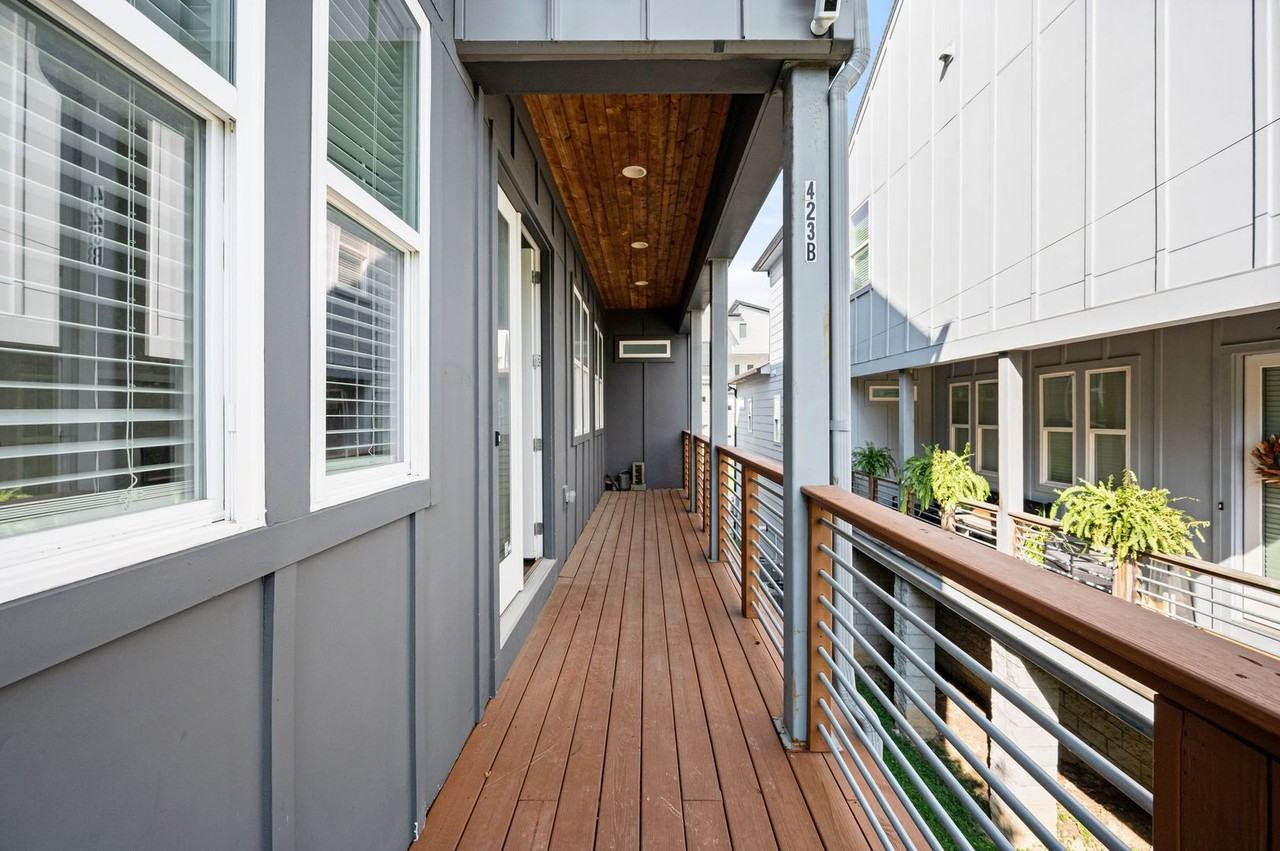 423 35th Ave N - Photo 4 of 46