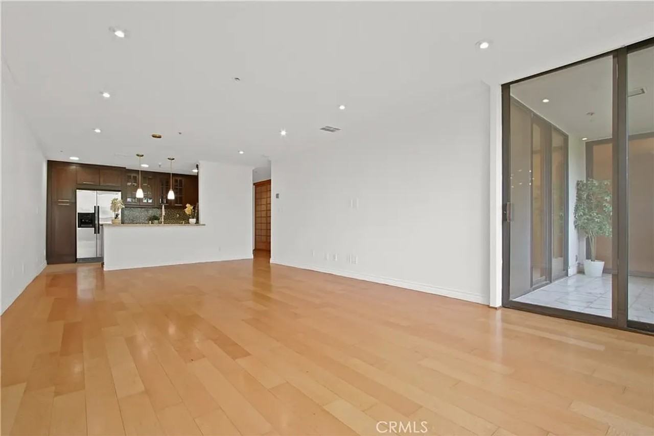 121 S Hope St #318 - Photo 7 of 21