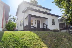 featured image of 622 E 9th St