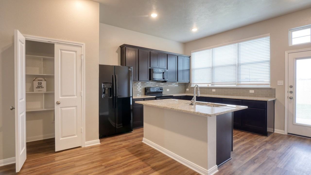 2212 John Ross Ct - Photo 4 of 14