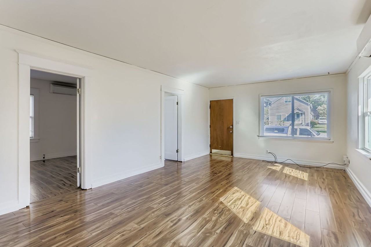 1310 Maple St - Photo 4 of 24