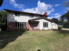 featured image of 669 E 14th St