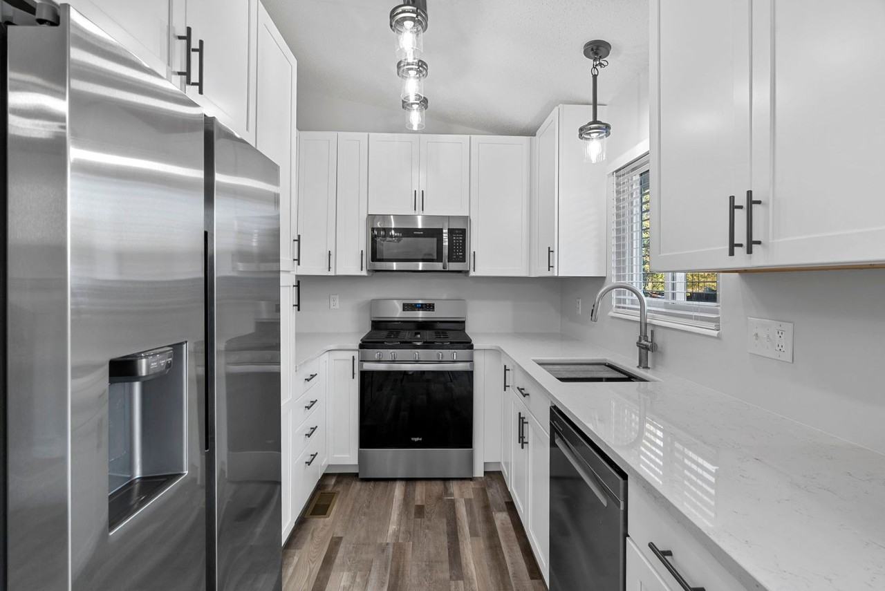 1338 Manuka Dr - Photo 3 of 36